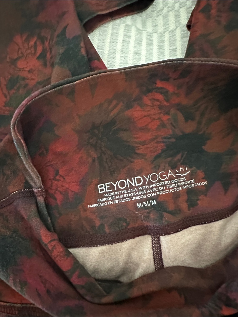 Beyond Yoga Spacedye Caught in the Midi Printed Leggings Red Black Print - Picture 8 of 9
